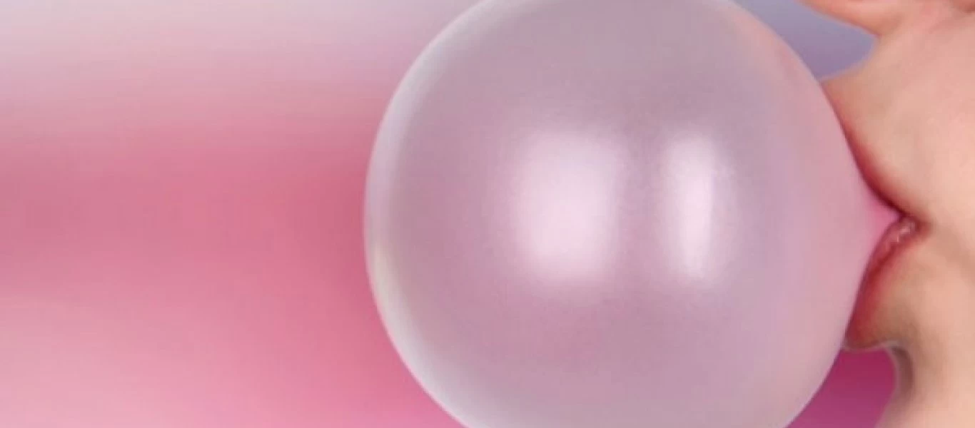 Προσοχή: Να τι συμβαίνει στο έντερο όταν καταπίνετε τσίχλα